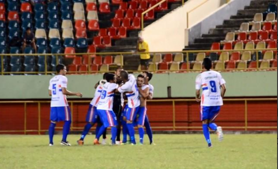 Los jugadores del Pl&aacute;cido Castro FC de Brasil se golpearon ante la mirada de sus propios compa&ntilde;eros. &nbsp;(Foto: FC Pl&aacute;cido de Castro)