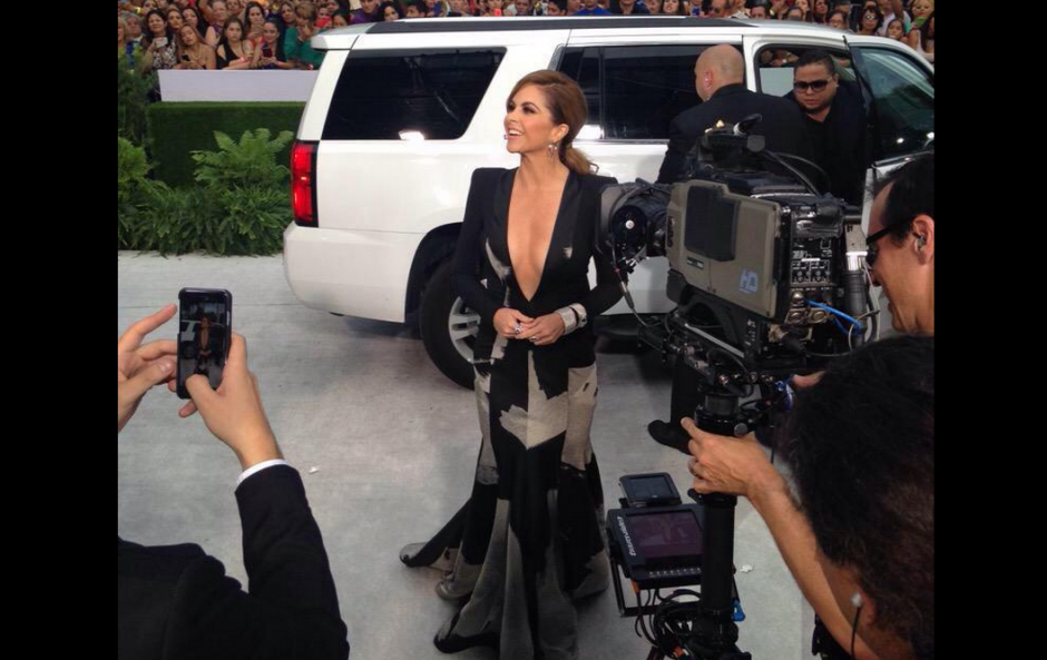Lucero despertó suspiros a su llegada a la Premios Billboard 2015. (Twitter)