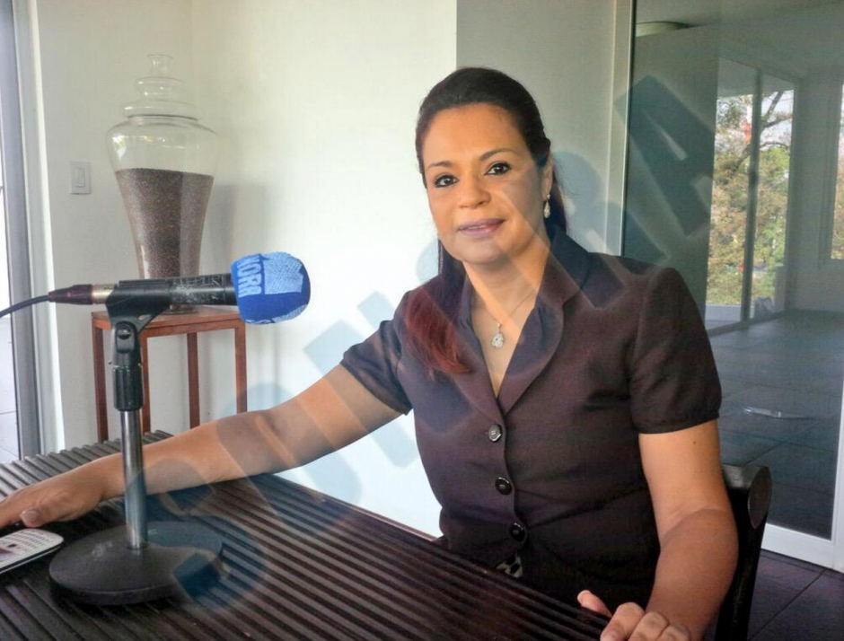 Esta es la única fotografía publicada de la entrevista a Roxana Baldetti transmitida este lunes. (Foto: Radio Sonora)