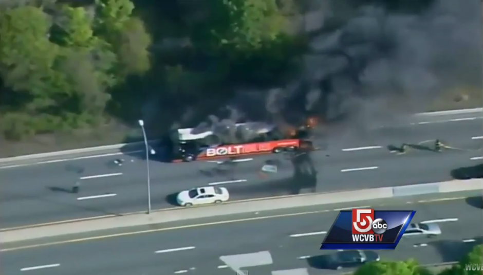 El sobrecalentamiento del autob&uacute;s provoc&oacute; que explotara.&nbsp;Imagen:WCVB)