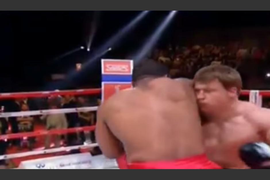 Noventa segundos tard&oacute; el boxeador ruso en enviar a la lona al cubano. (Imagen: YouTube)