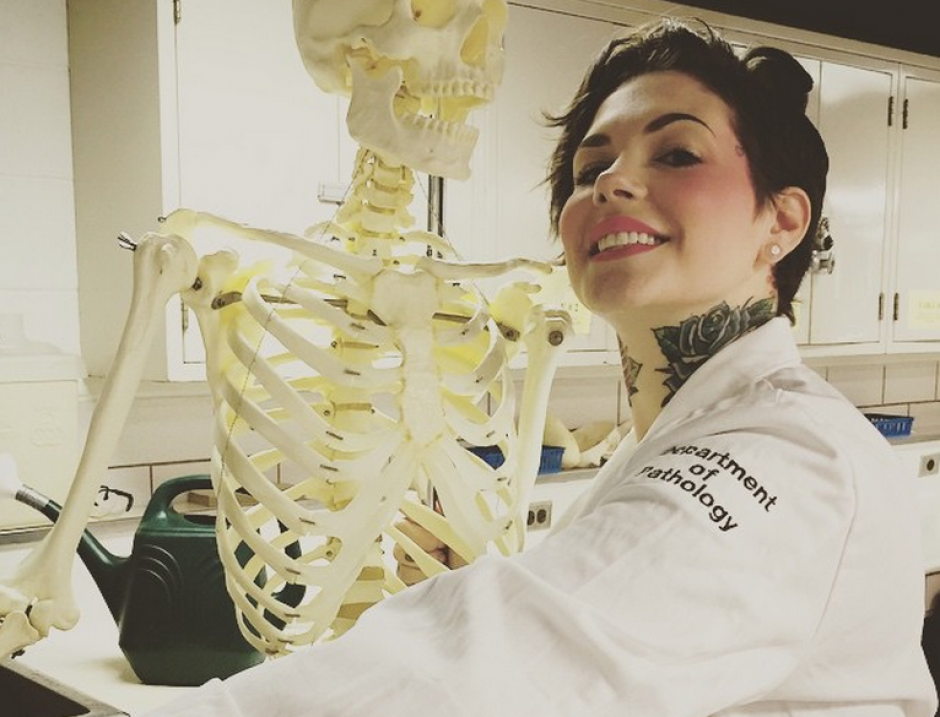 Nicole Angemi es la "reina de las autopsias" en Instagram. (Foto: Instagram)