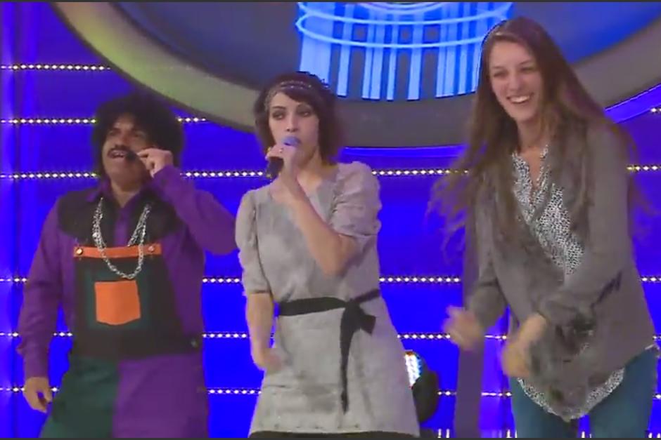 Gaby Moreno bailó el "Meneaíto" en un programa de televisión en Costa Rica. (Imagen: YouTube)