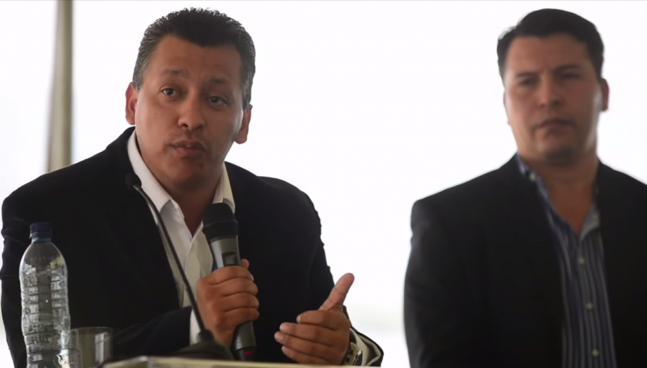 Pablo González defendió el proyecto de limpieza del Lago de Amatitlán. En la presentación oficial a la prensa lo hizo, incluso, con más fuerza que los técnicos de la empresa contratada. (Foto: Archivo/Soy502)&nbsp;