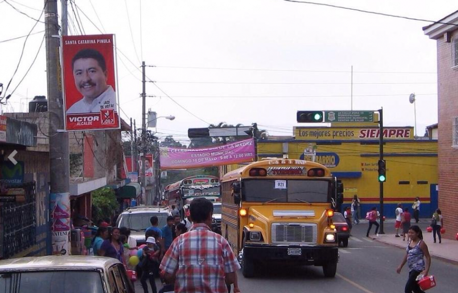 Vecinos de Santa Catarina Pinula denunciaron que para acceder a un trabajo en la municipalidad se debe entregar constancia de empadronamiento y tener aprobaci&oacute;n del partido Lider. (Foto: Archivo/Soy502)