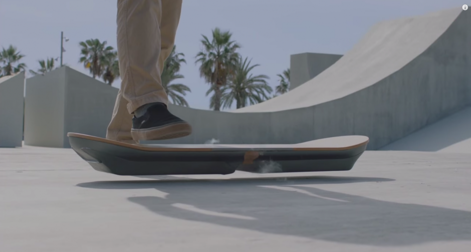 Lexus revel&oacute; un prototipo de aeropat&iacute;n como el de la pel&iacute;cula "Regreso al Futuro II" que se desliza sin tocar el suelo. (Imagen YouTube)