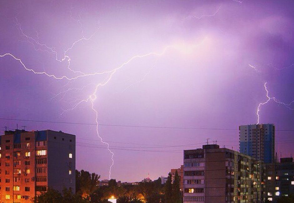 Los pobladores de una ciudad en Rusia captaron las mejores im&aacute;genes de la tormenta el&eacute;ctrica. (Foto: Instagram/stoll_danny)