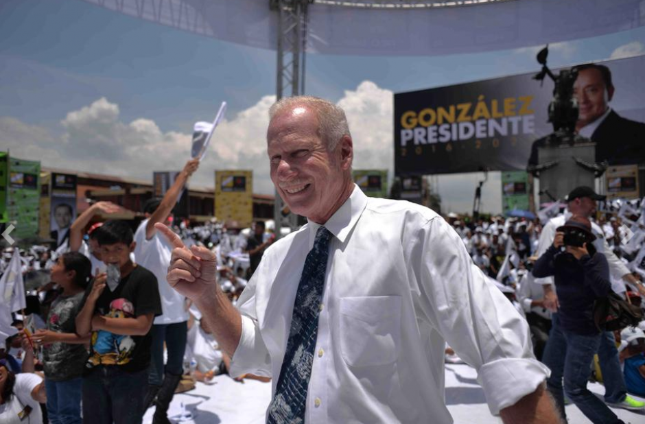 La candidatura de &Aacute;lvaro Arz&uacute; con la que busca reelegirse en la alcald&iacute;a capitalina est&aacute;, por ahora, en manos del Registro de Ciudadanos. (Foto: Archivo/Soy502)