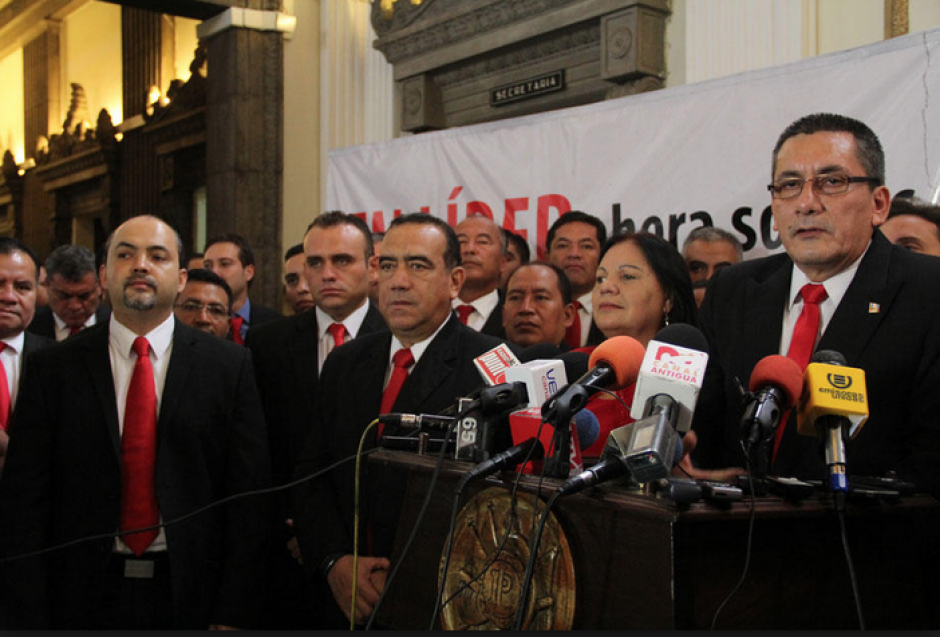 Los diputados de la bancada Lider votarían a favor de retirarle la inmunidad al presidente Otto Pérez Molina, según asegura su candidato a la presidencia, Manuel Baldizón. (Foto: Archivo/Soy502)