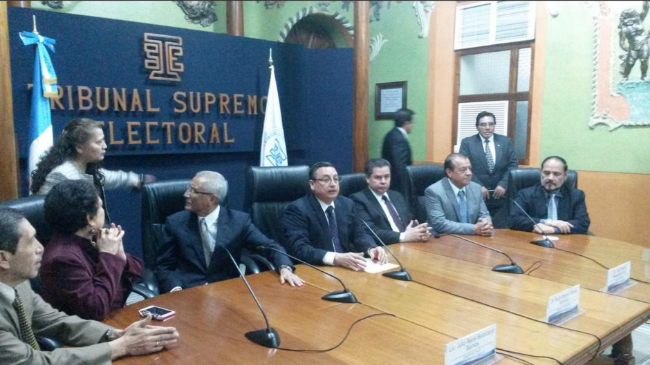 Los magistrados del TSE brindaron conferencia de prensa al terminar el plazo de inscripción de candidatos para las elecciones 2015. (Foto: Soy502)