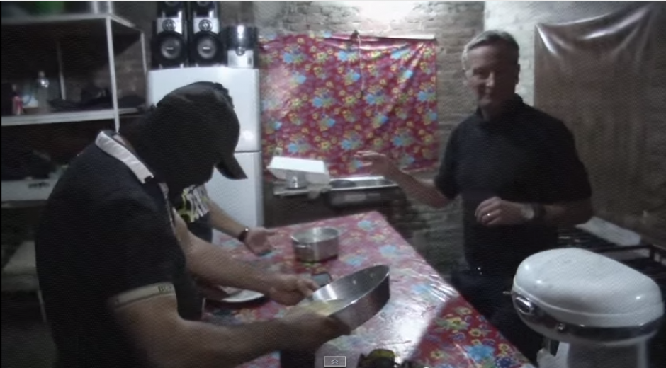 La cadena brit&aacute;nica de televisi&oacute;n, Sky News, consigui&oacute; ingresar con sus c&aacute;maras a las cocinas donde el narco produce diversas drogas en M&eacute;xico. 