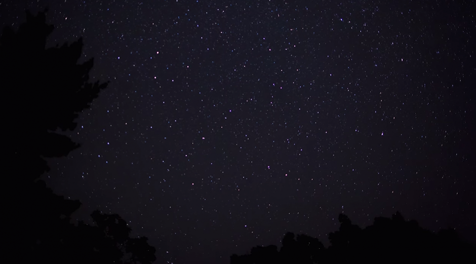 Este martes se espera la lluvia de estrellas Delta Acu&aacute;ridas. (Imagen: YouTube/Canadian Geographic)