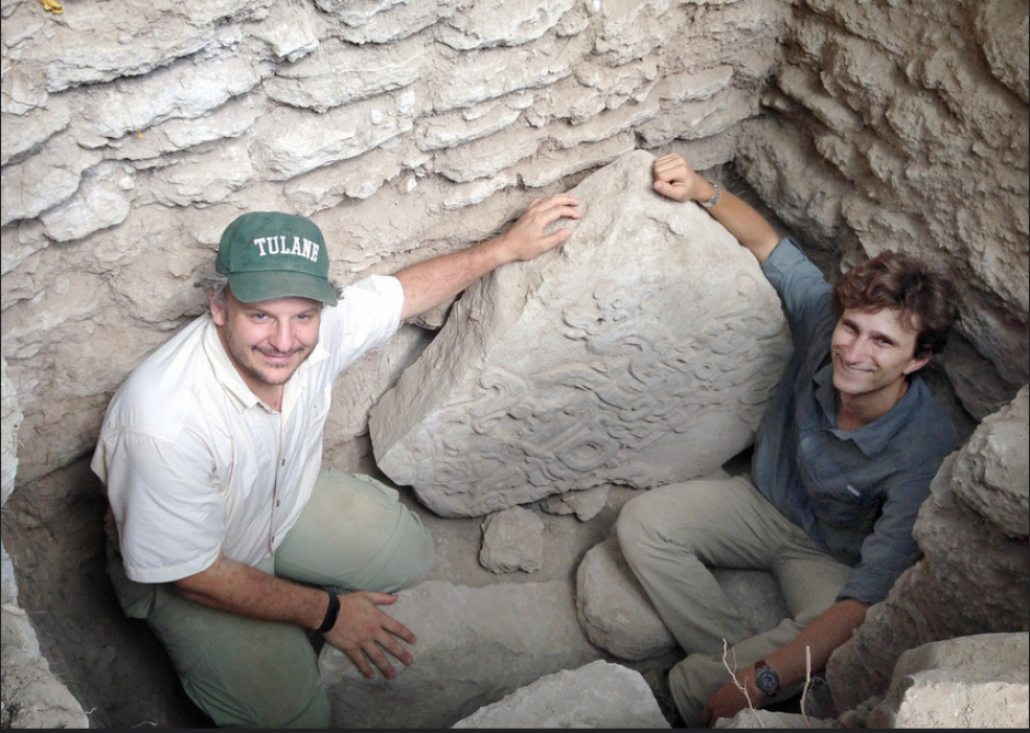 Los arqueológos que excavan el sitio arqueológico Petén Occidental han descubierto una estela del período clásico temprano que arroja luz sobre la conquista de Guatemala por parte de los gobernadores de Teotihuacán. (Foto:&nbsp;Tulane Public Relations)