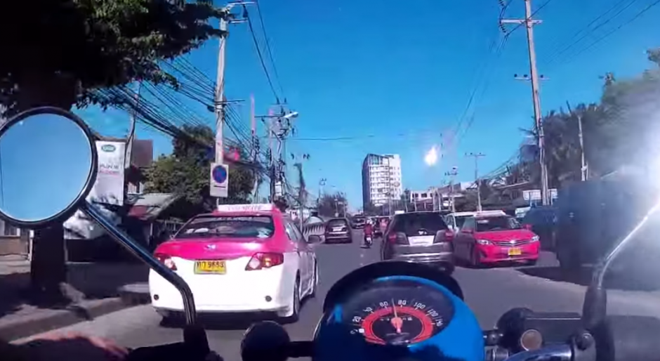 Ciudadanos tailandeses fueron testigos de la caída de un supuesto meteorito. (Imagen: YouTube)