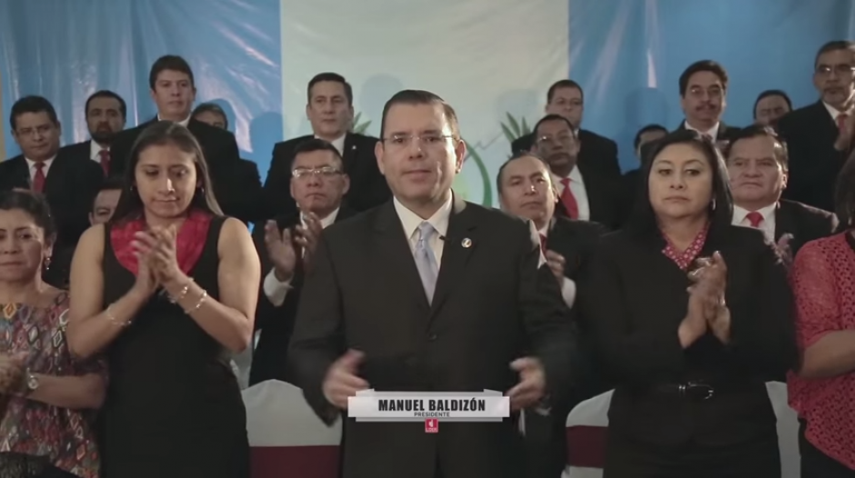 Manuel Baldizón, en el mensaje que publica en sus redes sociales, se autonomina como presidente. Dice que le robaron las elecciones y los resultados carecen de legitimidad. (Captura YouTube)