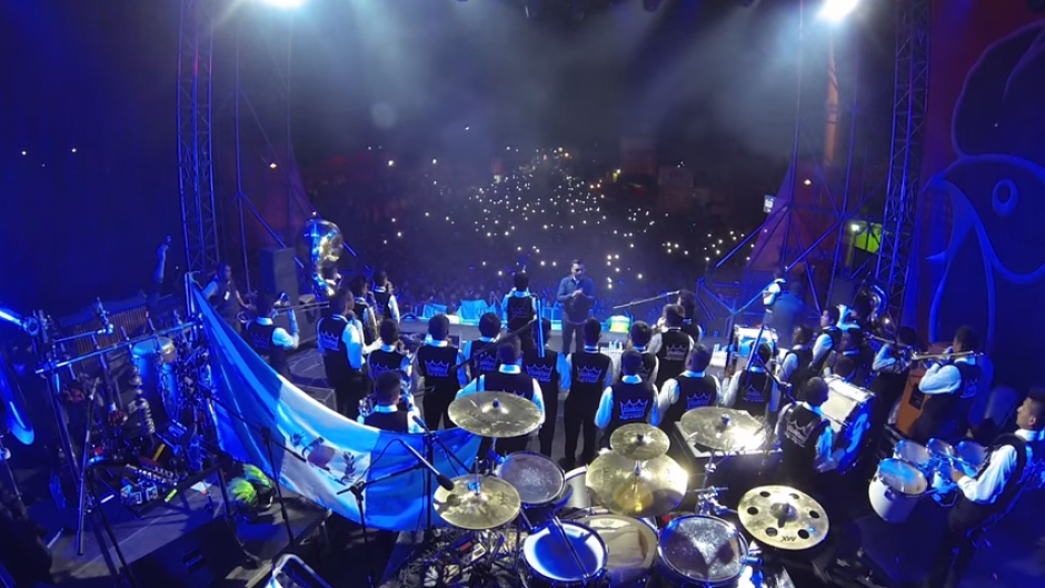 Los estudiantes sorprendieron durante la apertura del show de Bohemia Suburbana durante la Feria de Independencia 2015.&nbsp;