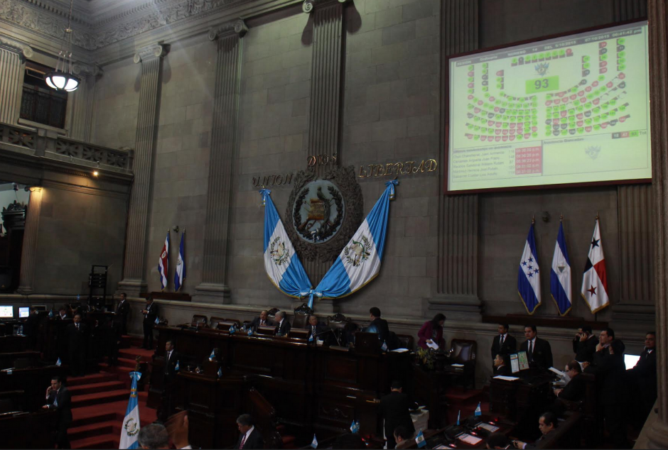 El Congreso de la República aprobó que Q 20 millones de sus ahorros sean utilizados para la reconstrucción de viviendas de los afectados en El Cambray II. (Foto: Alejandro Balán/Soy502)
