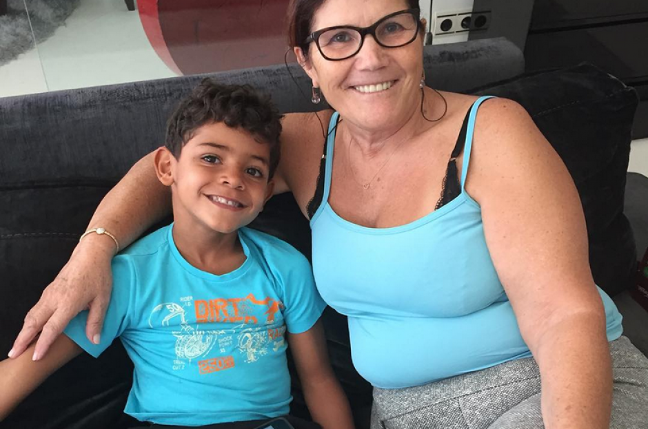 Dolores Aveiro y su nieto, Cris Jr. (Foto: Instagram)