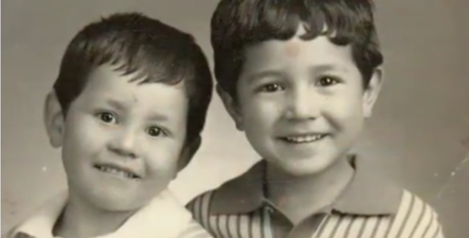 Jimmy Morales junto a su hermano Sammy.