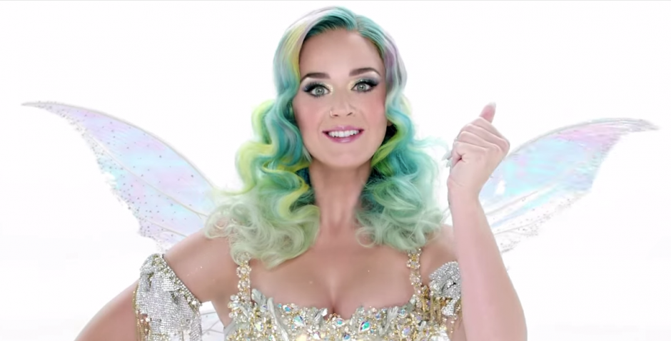 Katy Perry interpreta su primer villancico navide&ntilde;o en toda su carrera. (Imagen: Captura de YouTube)