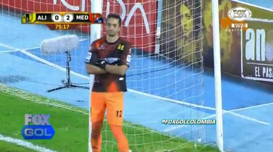 Con los brazos cruzados protest&oacute; Ricardo Jerez, ante un penal cobrado injustamente por el &aacute;rbitro. (Foto: Video Fox Sports)&nbsp;