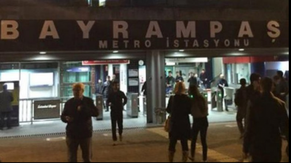 Una persona herida por una fuerte explosi&oacute;n en las cercan&iacute;as de la estaci&oacute;n de metro de Bayrampasa, en Estambul. (Foto: Infobae/Twitter)