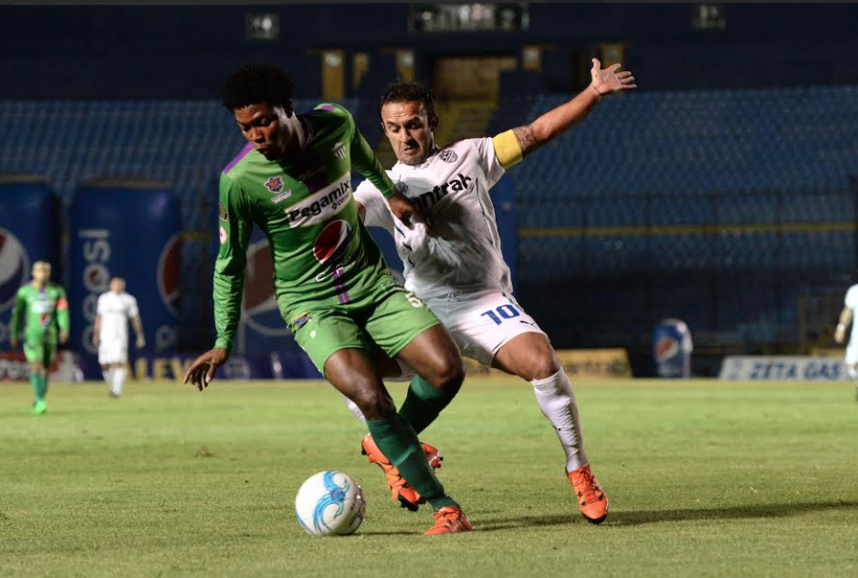 Antigua GFC se lleva un valioso empate del estadio Mateo Flores. (Foto: Nuestro Diario)