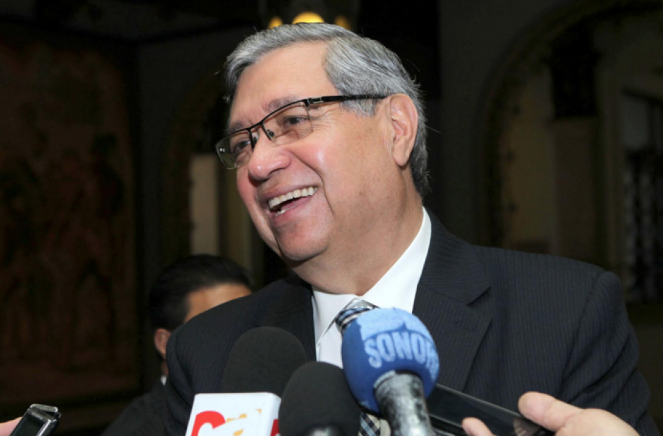 El vicepresidente Jafet Cabrera explic&oacute; que para cada Ministerio hay tres candidatos finales. (Foto: Archivo/Soy502)&nbsp;