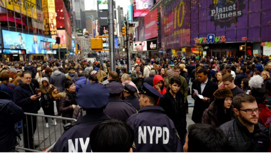 Un joven de 25 a&ntilde;os fue detenido en el estado de Nueva York por sus presuntas intenciones de cometer un asesinato durante la Nochevieja, inspirado por el grupo yihadista Estado Isl&aacute;mico (EI), informaron hoy fuentes oficiales. &nbsp;(Foto CNN)&nbsp;