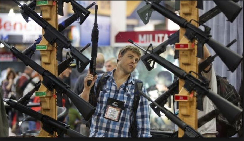 Horas despu&eacute;s de que el presidente estadounidense, Barack Obama, presentara medidas ejecutivas para mejorar el control de la venta de armas en el pa&iacute;s, el gobernador de Texas, Greg Abbott, amenaz&oacute; con "acciones" contra esa iniciativa. &nbsp;(Foto: &nbsp;EFE)&nbsp;