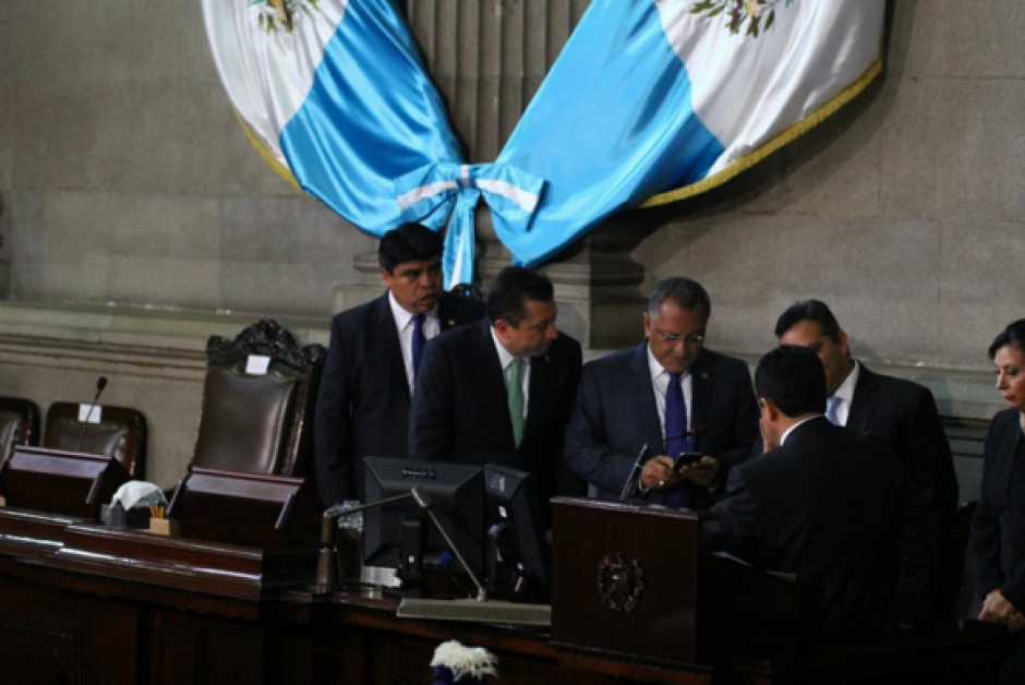 Los actuales integrantes de la Junta Directiva no iniciaban la sesión por problemas con los cabildeos para el nuevo Presidente. &nbsp;(Foto: &nbsp;Alexis Batres/Soy502)&nbsp;