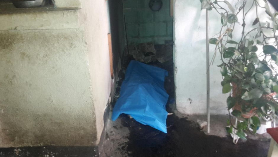 Los Bomberos Municipales reportaron el hallazgo de una anciana calcinada en la zona 5. Todo a su alrededor estaba intacto, sin rastro de que hubiera un incendio. (Foto: Bomberos Municipales)&nbsp;