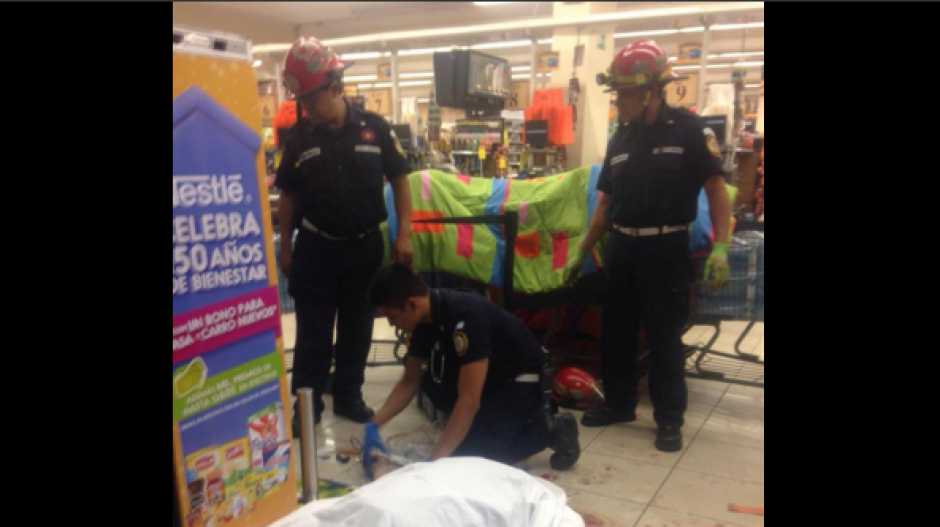 Los Bomberos Municipales intentaron darle primeros auxilios a la v&iacute;ctima, pero fue imposible. (Foto: Bomberos Municipales)&nbsp;