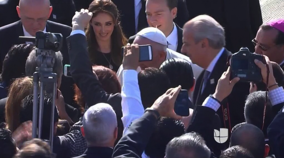 La exintegrante de RBD, Anahí, recibió al Papa en su visita a Chiapas. (Foto: @TropaDeAnahi/Twitter)