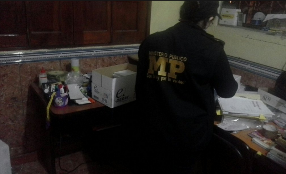 Vista de una de las residencias allanadas este jueves 28 de enero, en busca de una red que estaf&oacute; a m&aacute;s de 100 personas ofreci&eacute;ndoles tramitar visas de trabajo para Canad&aacute;. (Foto: MP)&nbsp;