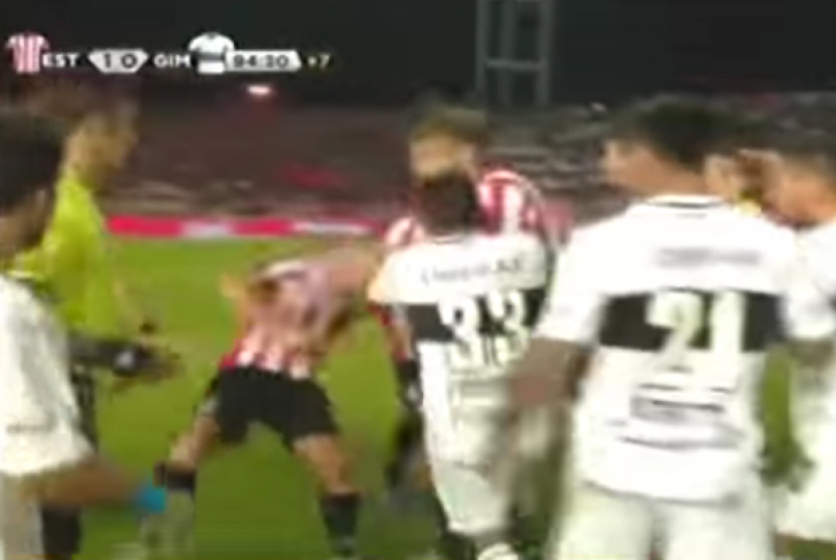 Brutal batalla campal en clásico "amistoso" de la Plata, en Argentina