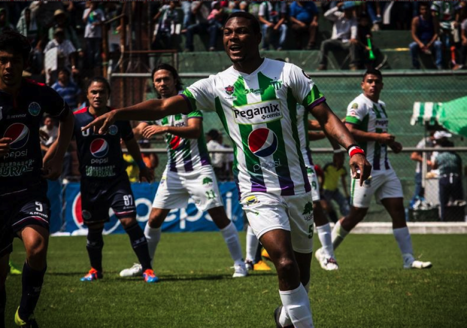 El trinitario Mekeil Williams jug&oacute; 27 partidos con la camisola de Antigua, fue parte de la columna vertebral en la consecuci&oacute;n del t&iacute;tulo colonial.&nbsp;