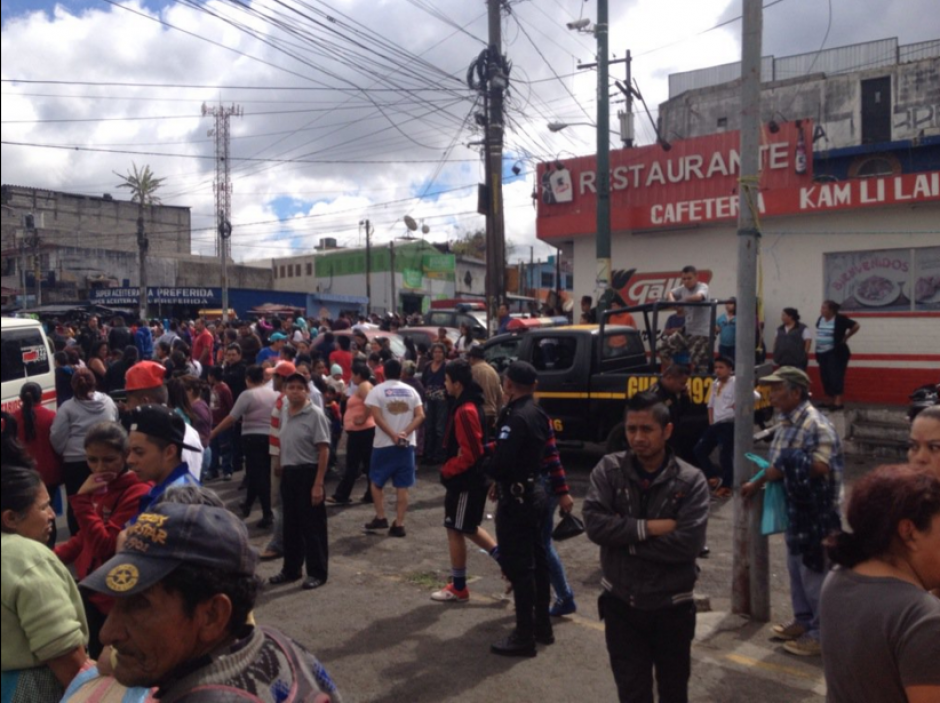 Una explosi&oacute;n en el marcado de El Milagro dej&oacute; varios heridos. (Foto: Bomberos Municipales) 