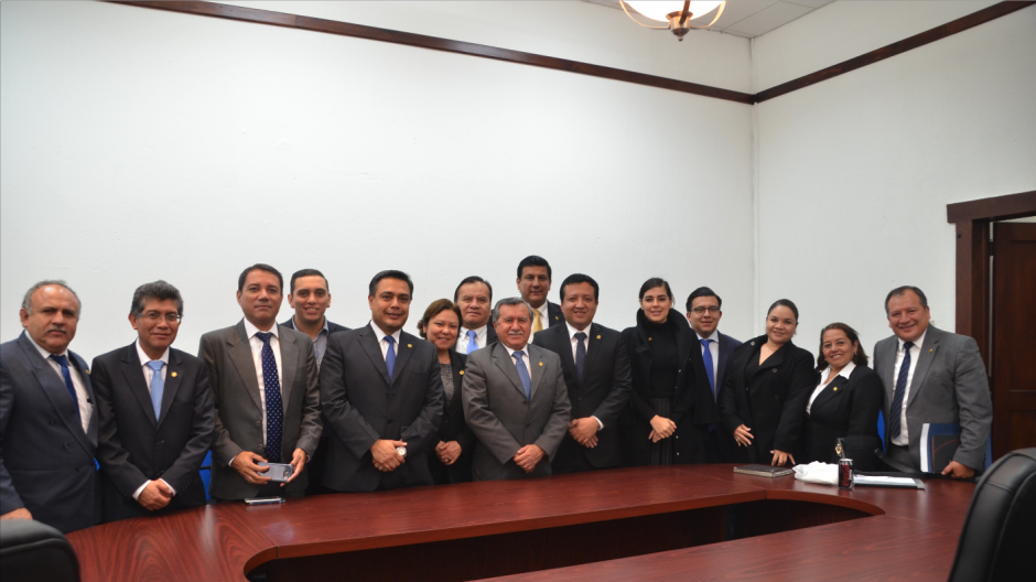 Antes de que entre la prohibición para que los diputados se cambien de partido, el FCN espera sumar 35 curules. (Foto: José Castro/Congreso)