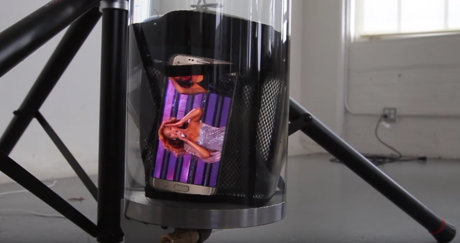 Samsung Galaxy S7, despu&eacute;s de 30 minutos en el agua, sigui&oacute; funcionando pero sus bocinas se da&ntilde;aron. (Imagen: SquareTrade)