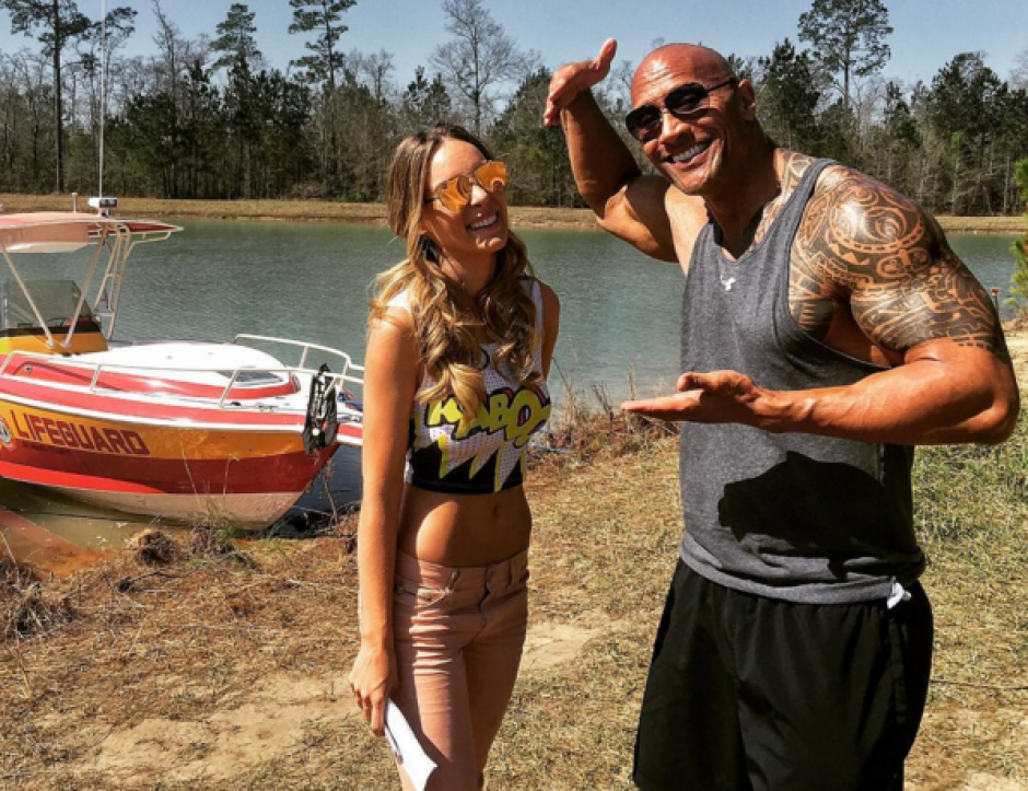 La Roca le dio la bienvenida a Belinda al elenco de Guardianes de la Bah&iacute;a. (Foto: Instagram @therock)