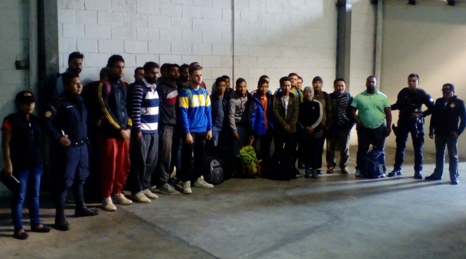 La Polic&iacute;a Nacional Civil (PNC) report&oacute; que m&aacute;s de 20 extranjeros viajaban de forma ilegal hacia Estados Unidos. (Foto: PNC)