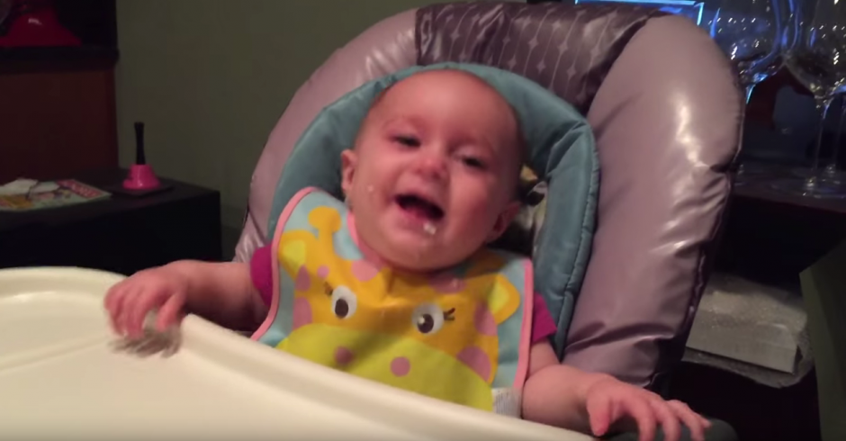 La peque&ntilde;a Brooklyn contagia su felicidad. (Foto: Jayson Avner/YouTube)