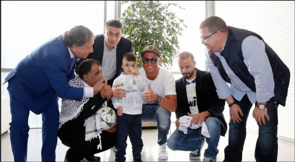 El astro portugu&eacute;s Cristiano Ronaldo tambi&eacute;n estuvo con Ahmad. (Foto: Real Madrid)