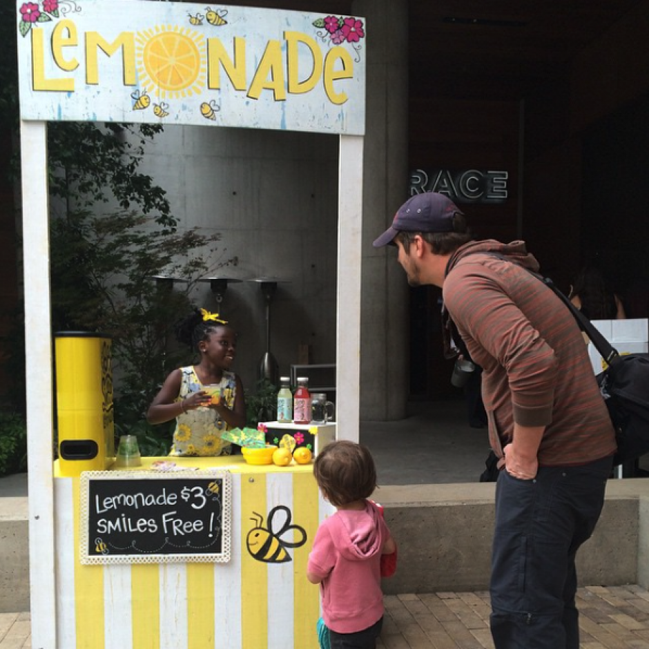 Mikaila Ulmer obtuvo un contrato de 11 millones de dólares para vender su limonada casera. (Foto:&nbsp;beesweetlemonade/Instagram)