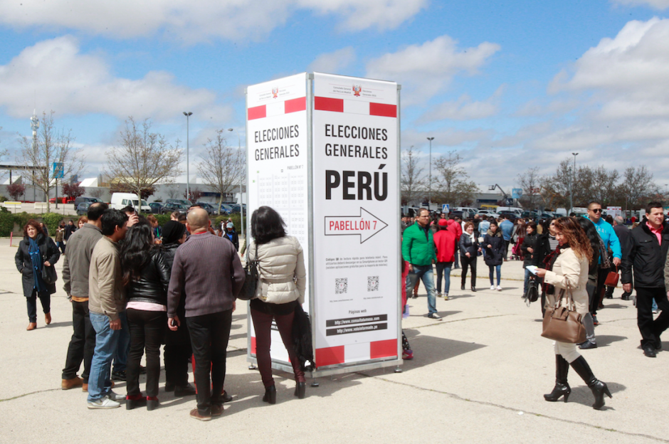 Los peruanos emiten su voto este domingo para elegir un nuevo per&iacute;odo de Gobierno 2016-2020. (Foto: EFE)&nbsp;