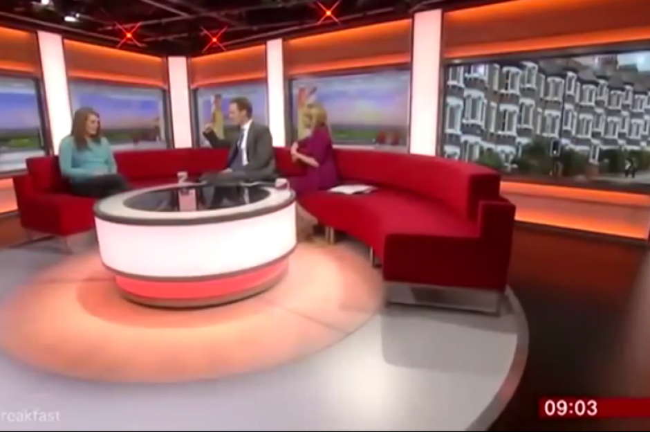 Un supuesto fantasma fue captado durante la transmisi&oacute;n en vivo de un programa de la BBC. (Imagen: Captura de pantalla)