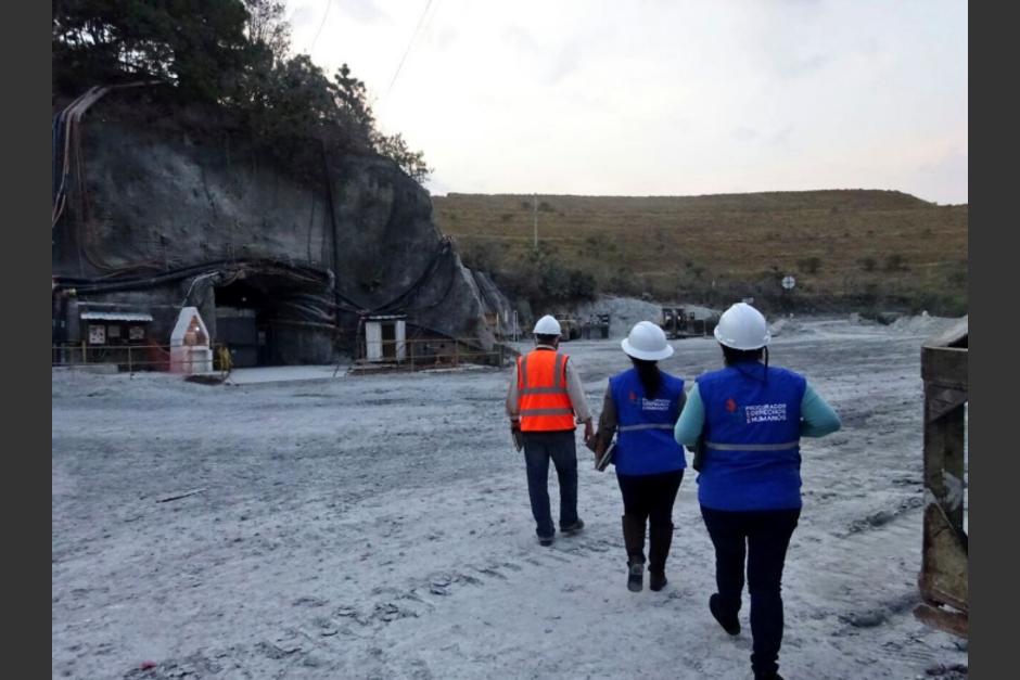 Auxiliatura de San Marcos verifica avances en la remoci&oacute;n de escombros en la Mina Marlin. (Foto: @PDHgt)