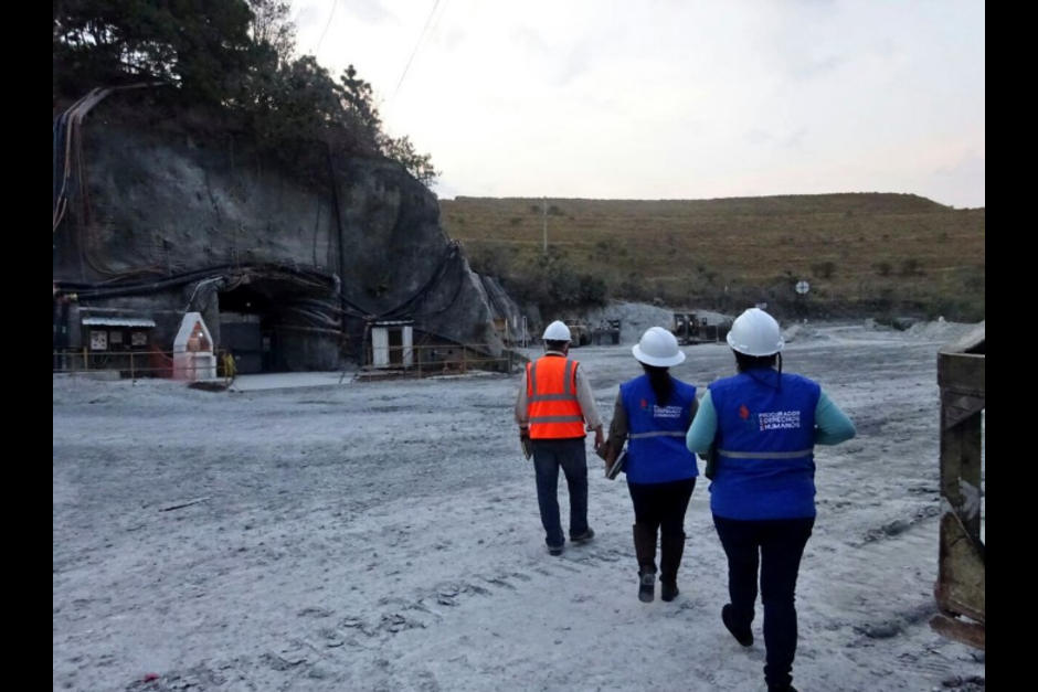 Auxiliatura de San Marcos verifica avances en la remoci&oacute;n de escombros en la Mina Marlin. (Foto: @PDHgt)