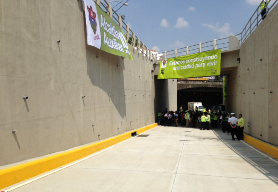 Inauguran el paso a desnivel "Obelisco" que tendr&aacute; dos carriles y que buscar&aacute; mejorar el tr&aacute;nsito. (Foto: Fredy Hern&aacute;ndez /Soy502)